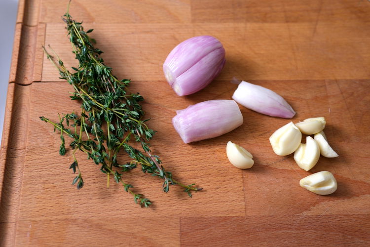 Image of Prepare herbs alliums 