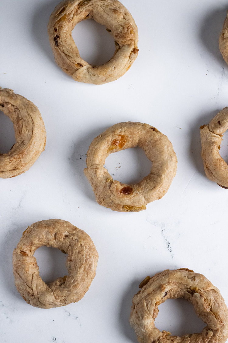 Image of Create a circle shape with the dough.