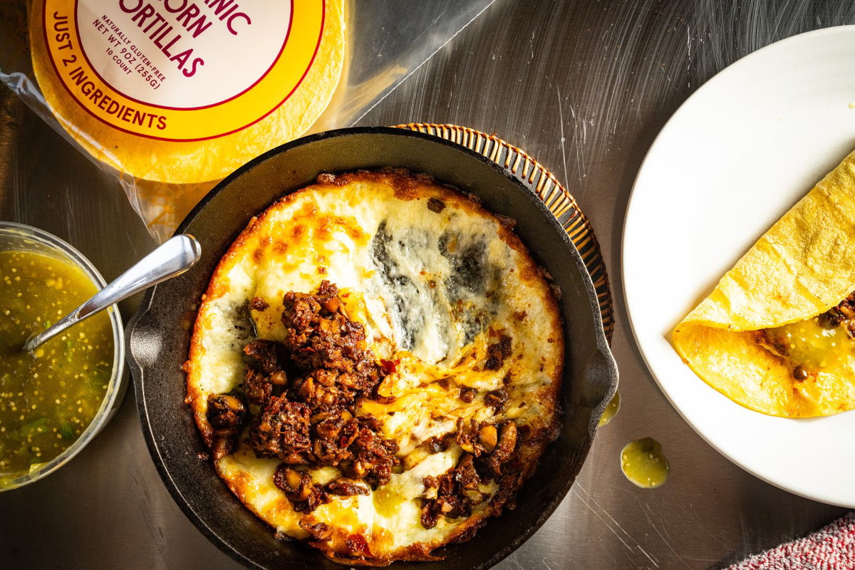 Queso fundido vegetariano con chorizo de setas