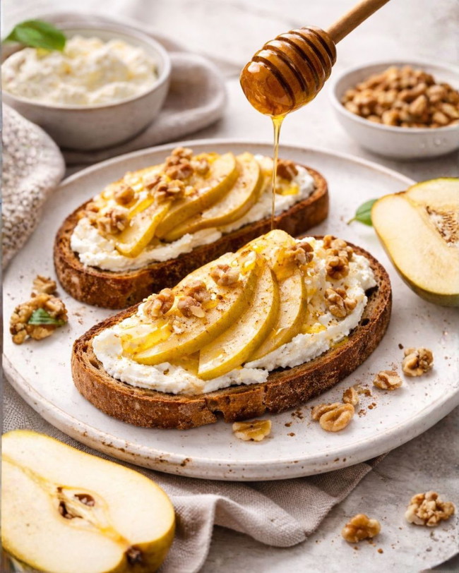 Image of 🥖 Ricotta-Honig-Toast auf Vollkorn-Sauerteig