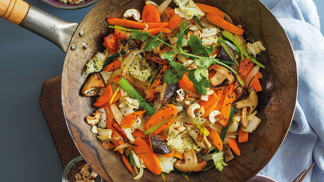 Image of Chinakohl-Shiitake Stir-Fry mit Linsen-Quinoa 