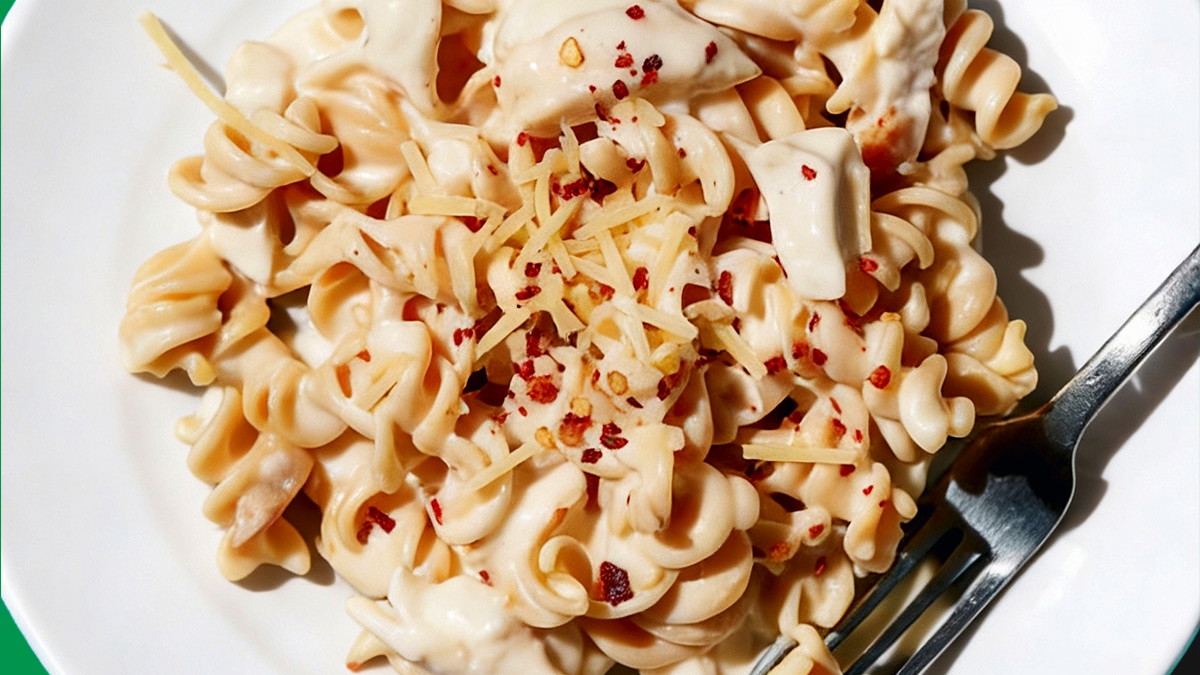 close up of high protein chicken alfredo