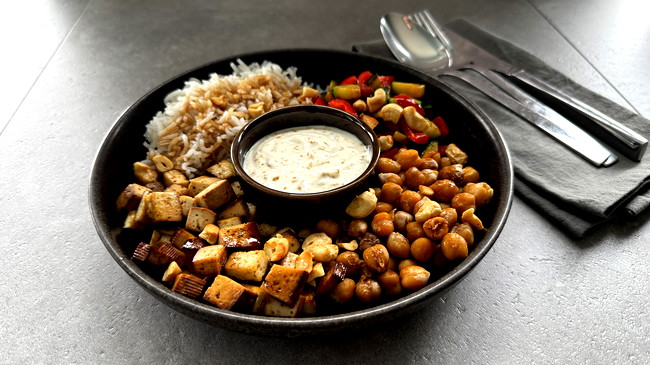 Image of Kichererbsen Bowl mit Tofu & Gemüse
