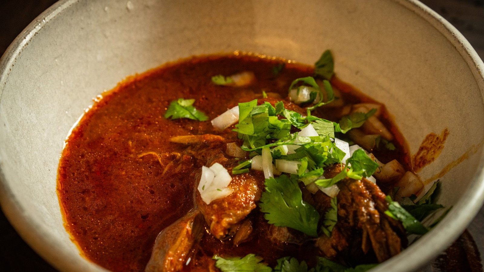 Birria de cordero en un Tazón