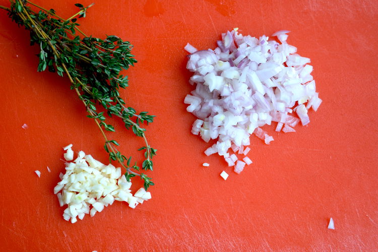Image of Prep garlic, shallots and thyme