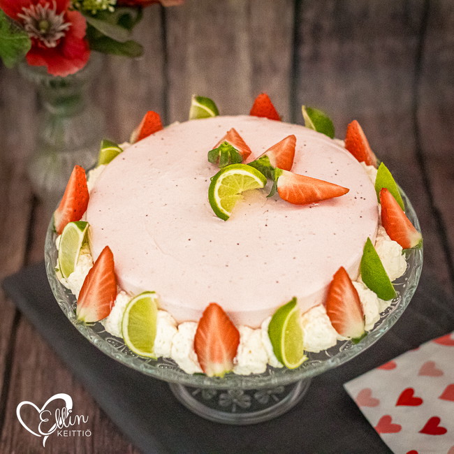 Image of Keto mansikka-limejuustokakku