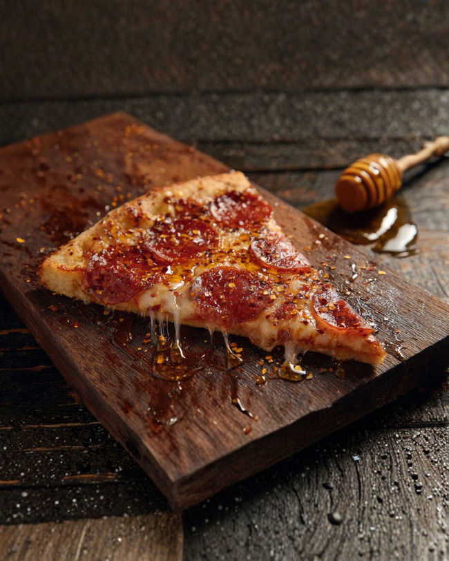 Image of 🍕 Hot Honey Pizza mit Prosciutto/Salami & Peperoni