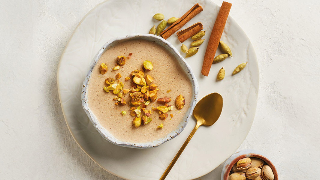 Image of Göttliches Mandeldessert mit Carob und Zimt