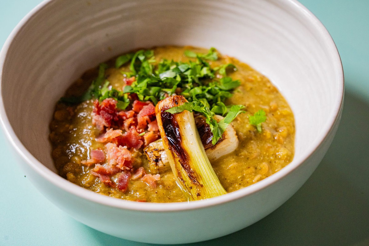 Lentejas en su Jugo (Mexican Salsa Verde Lentil Soup)
