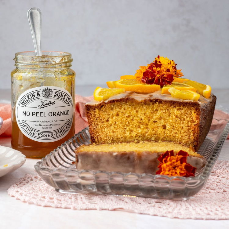 Image of Spread the icing over the cake and leave to set....