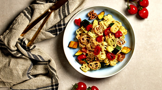 Image of Osternudeln mit Frühlingsgemüse in Weißweinsauce