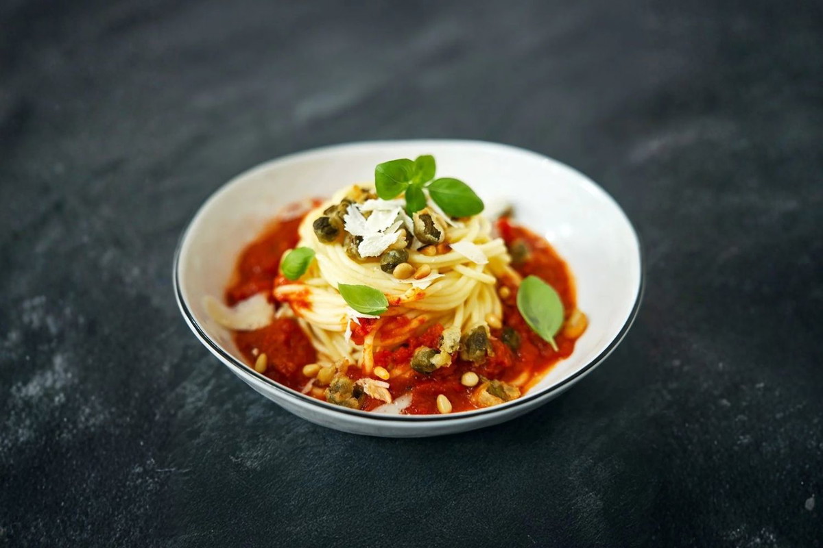 Spaghetti with tomato and crispy capers
