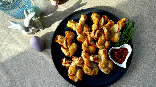 Image of Blätterteig-Hasen mit Bärlauch Aufstrich