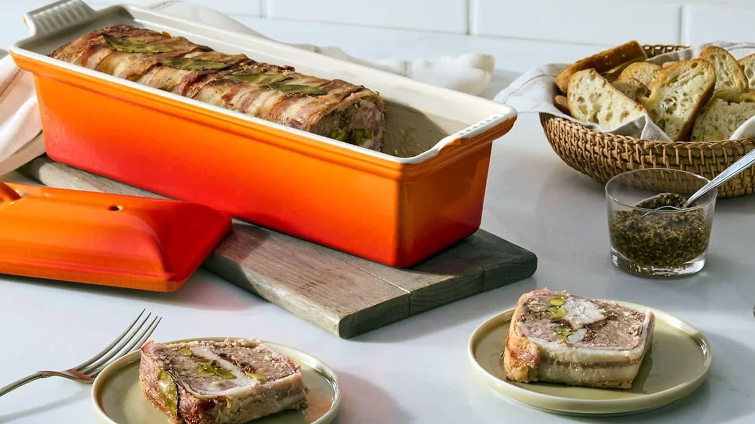 Image of Paté de terrina de cerdo y pollo al coñac con pistachos