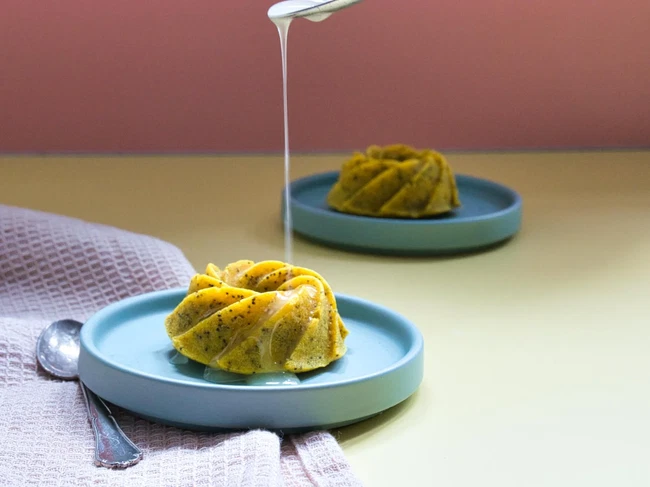 Image of Kurkuma-mandarijn-maanzaad cakejes