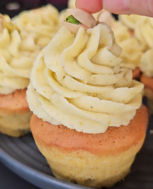 Image of Pistazien-Cupcakes mit Frischkäse-Topping