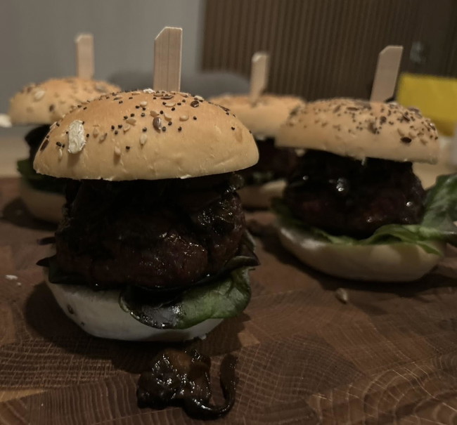 Image of Winters Broodje Hamburger Met Champignon en Rode Ui