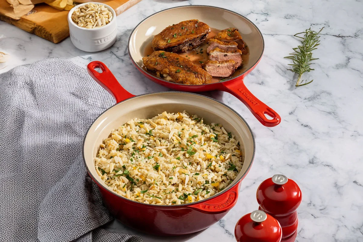 Magret de pato con arroz pilaf de almendras y salsa de naranja