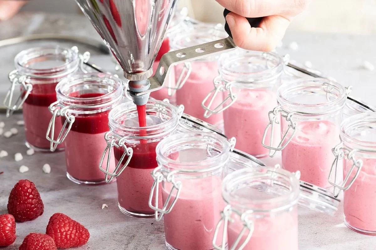 Mousse ai lamponi con il suo coulis