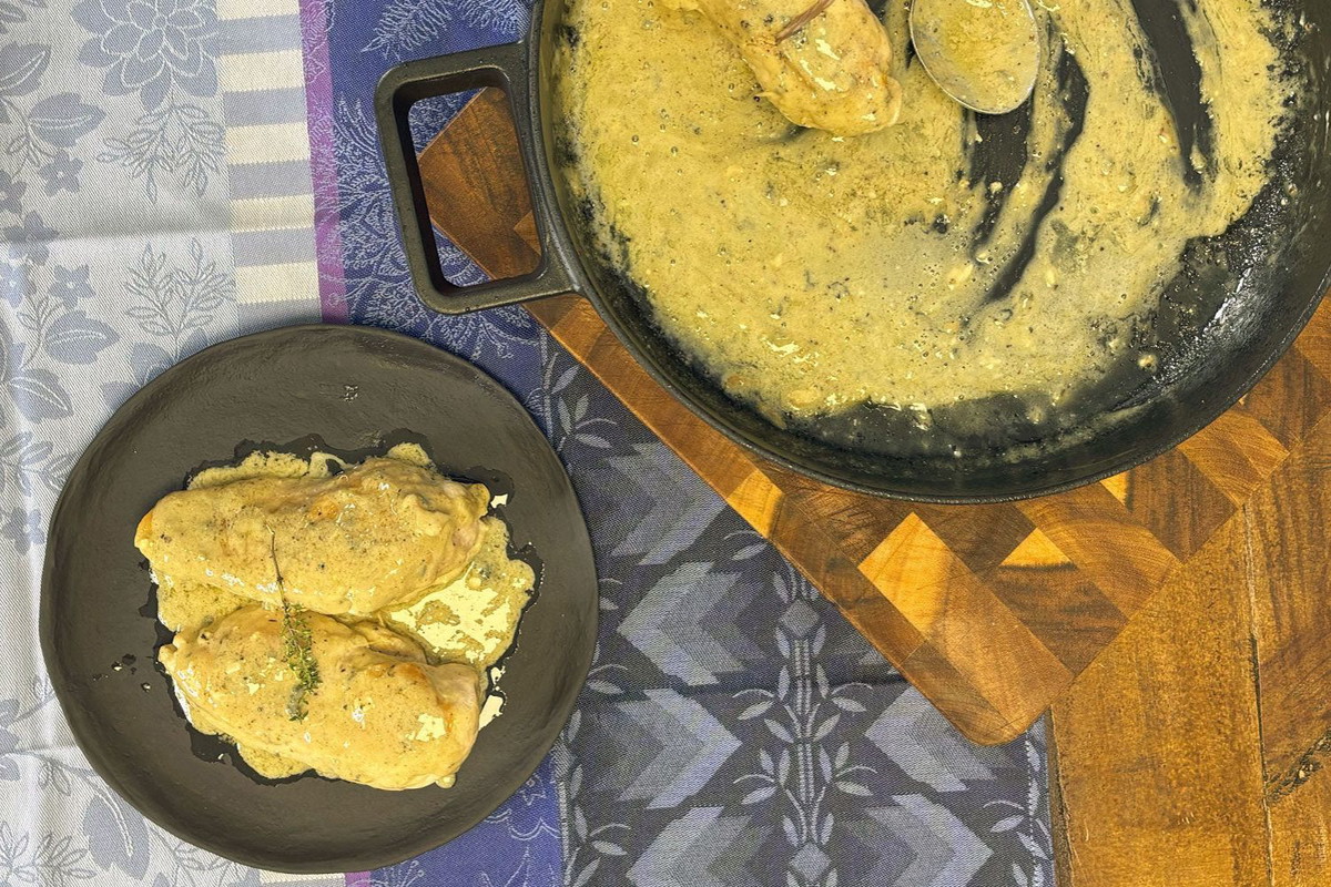 Chicken on the griddle with Roquefort sauce