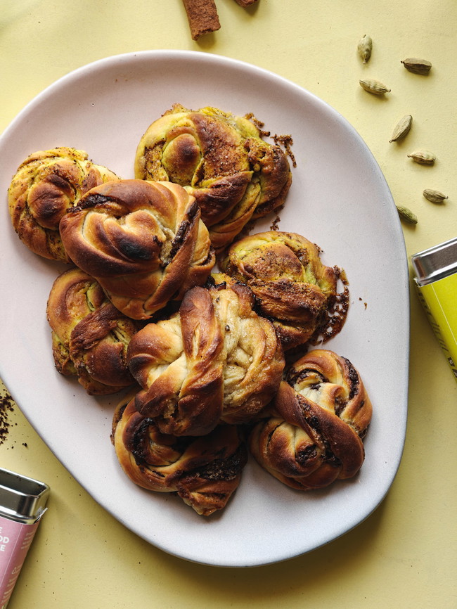 Fluffy vegan kardemom buns