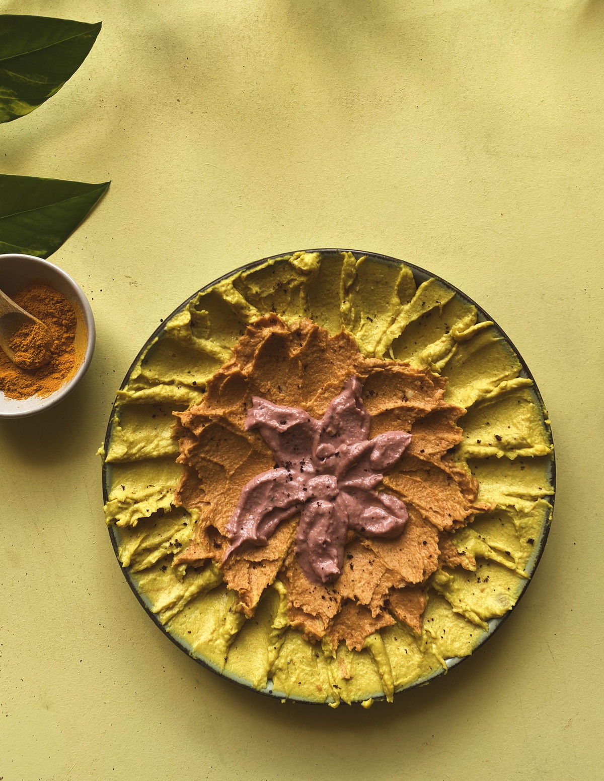 Kleurrijke spice hummus