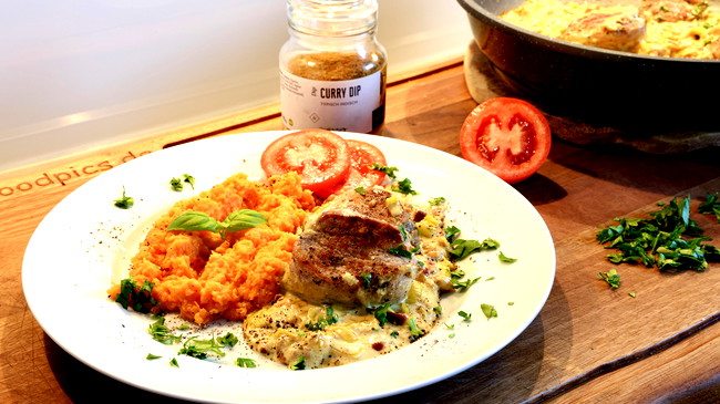 Image of Duroc Schweinefilet in Curry-Rahm-Soße & Süßkartoffelpüree