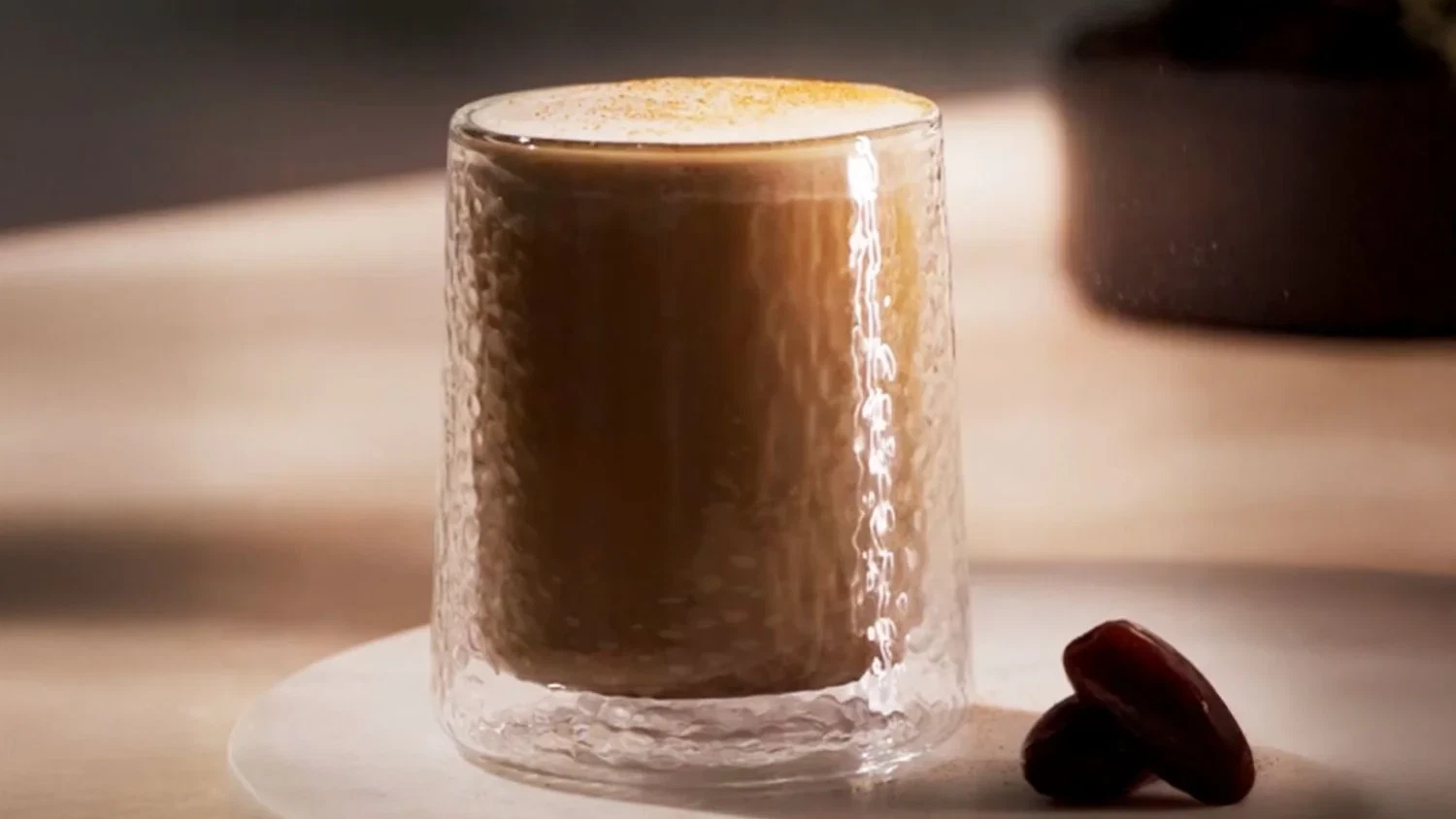 Image of Latte macchiato especiado con dátiles