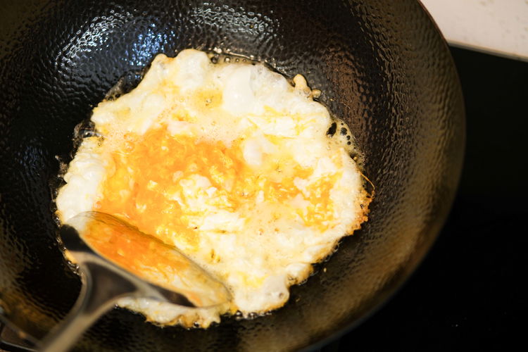 Image of Quickly crack the eggs into the wok directly. Before the...