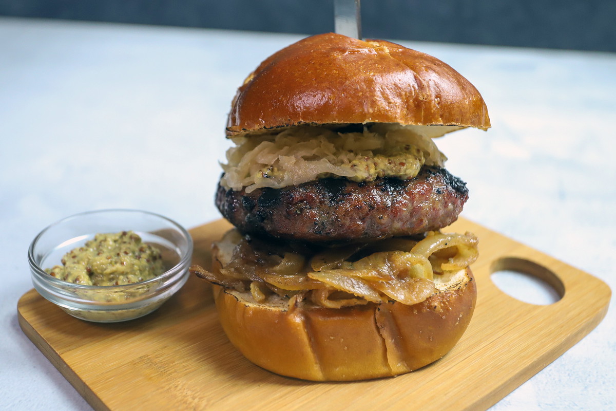 Tailgater Brat Burger