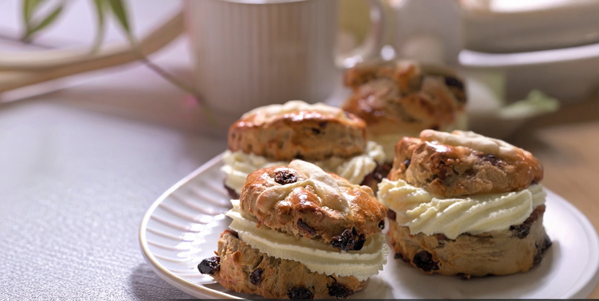 Hot Cross Bun Scones