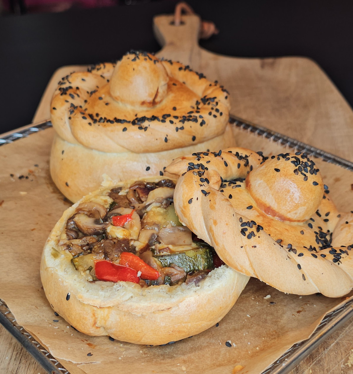 Knusprige Ofen-Töpfchen mit Pilz-Gemüse-Füllung