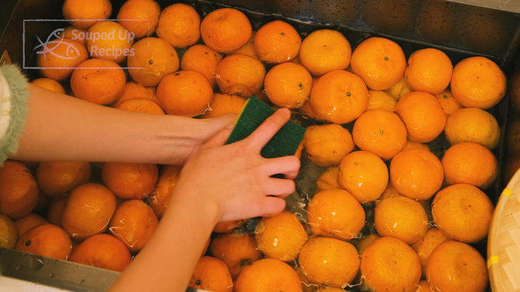 Image of After soaking, gently rub the tangerines with a clean sponge....