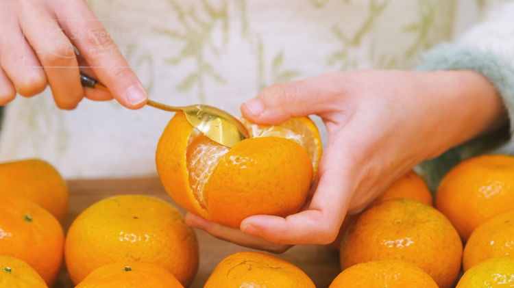 Image of To peel each tangerines, use the end edge of a...