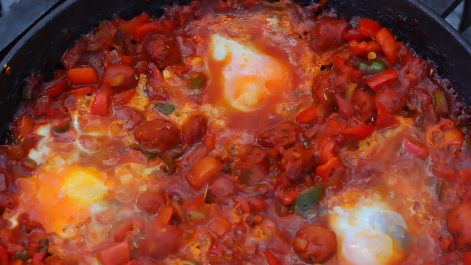 Image of Merguez Wurst Shakshuka – Grillaholic Style