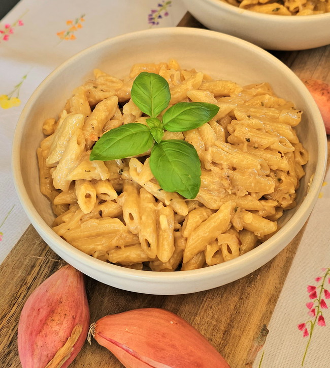 Image of Cremige One-Pot-Pasta mit karamellisierten Zwiebeln