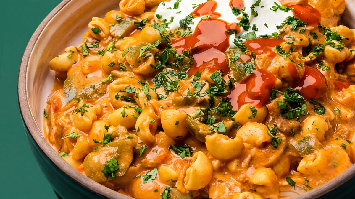 Slow Cooker Chicken Enchilada Pasta