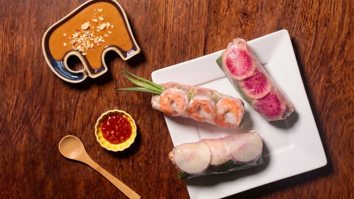 Fresh Summer Rolls with Thai Peanut Sauce