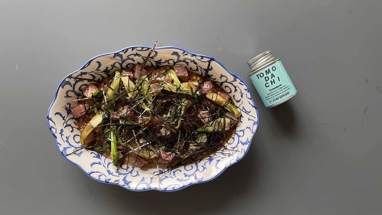 Thunfisch mit Miso, Pak Choi & Algen auf Perlgraupen-Risotto