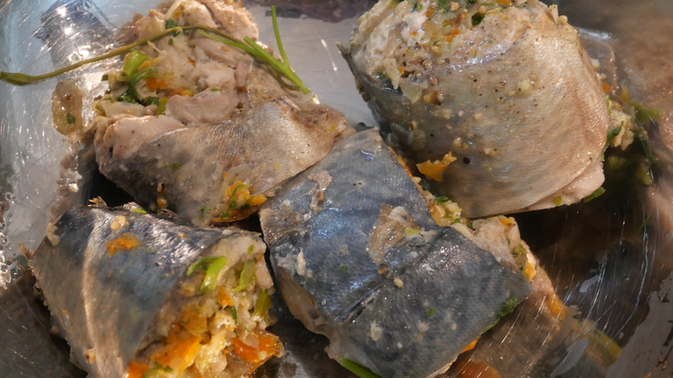 Image of Wash and thoroughly clean the whole mackerel. Remove innards and...