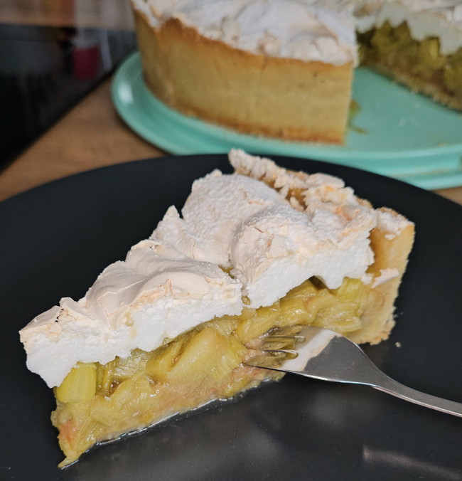 Image of Rhabarberkuchen mit Baiserhaube