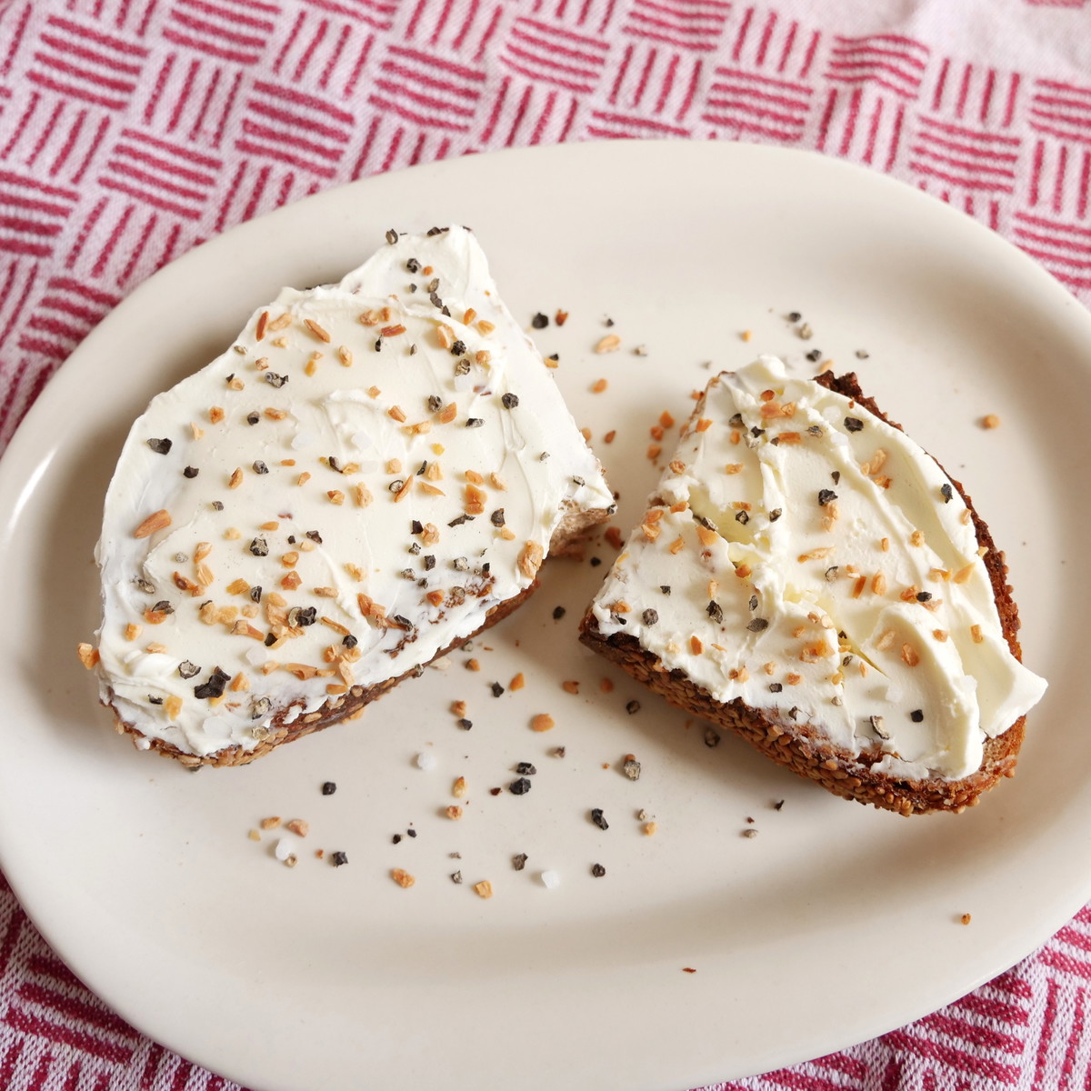 1-Minute Crunchy Cream Cheese Toast