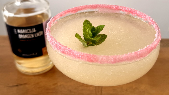Image of Frozen Slush Cocktail mit Maracuja-Orangen Likör