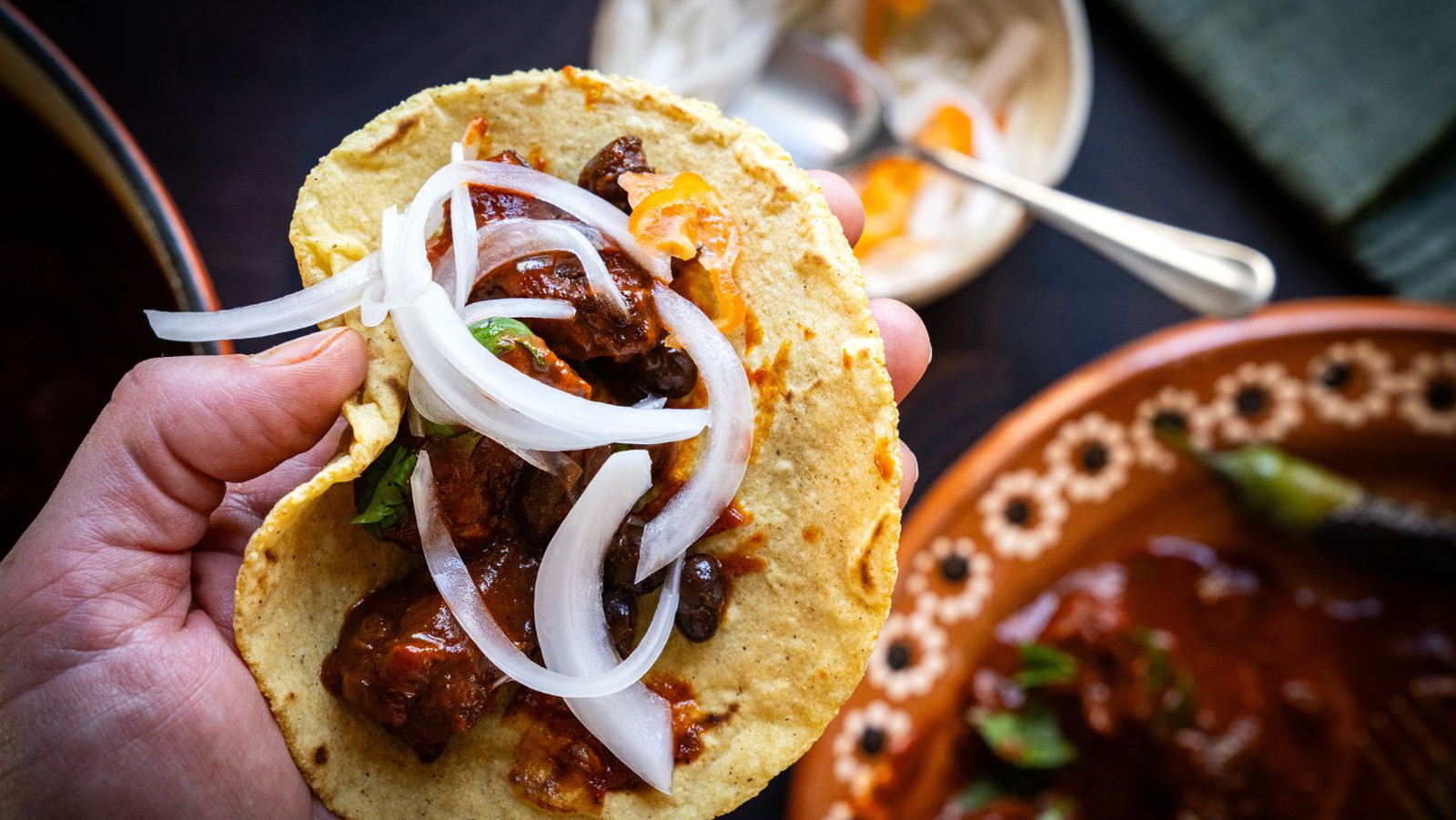 Taco de guisado de guajillo