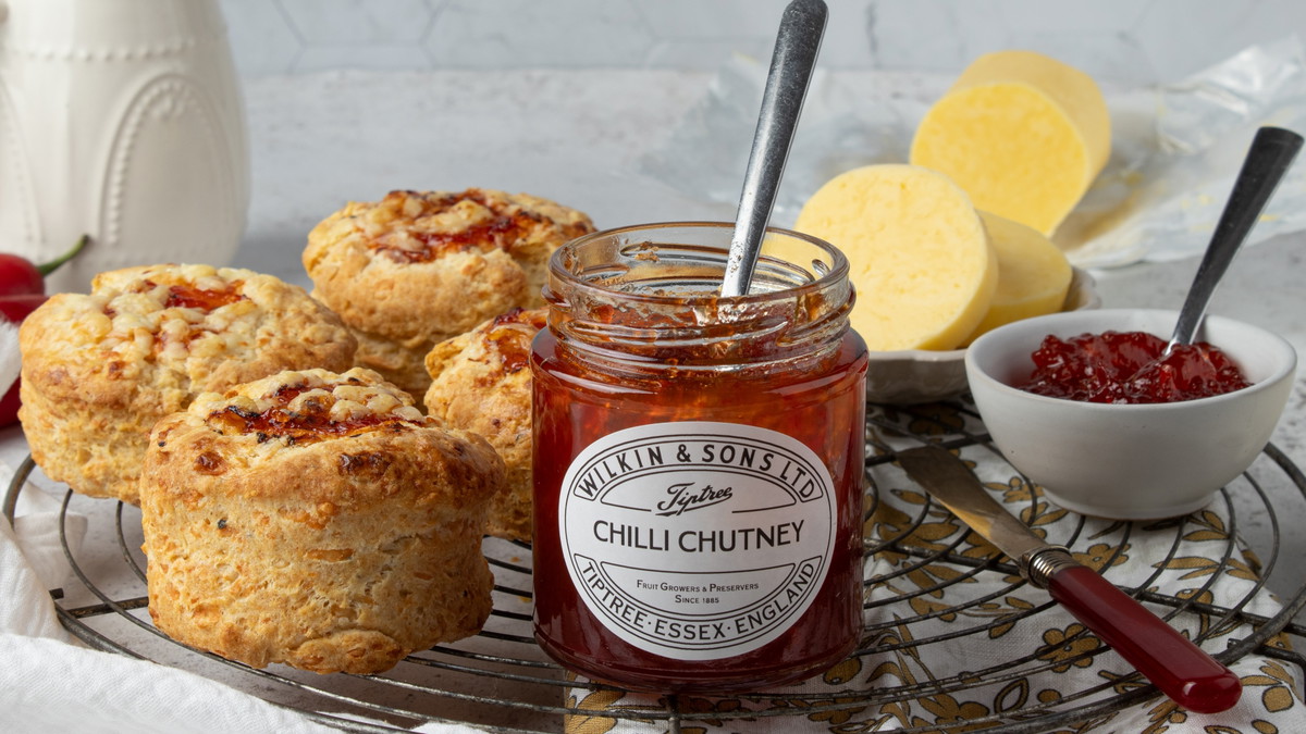 Cheese Scones with Chilli Chutney