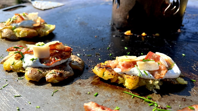 Image of Quetschkartoffeln: knusprige Smashed Potatoes vom Grill