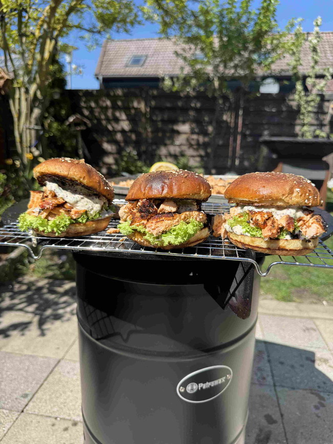 Image of Pulled Salmon Burger – Grillaholic Style