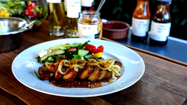 Image of Gemischter Salat mit Bärlauch Dressing & Grillwurst