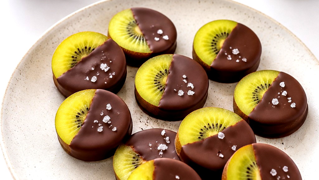 Image of Schoko-Kiwi Bites mit Meersalz