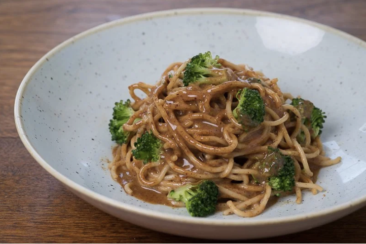 Brown Rice Spaghetti with Broccoli and Almond Butter Sauce